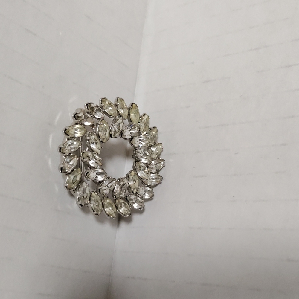 Silver tone vintage brooch pin with white rhinestone
